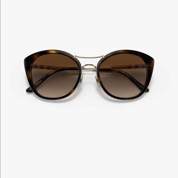 Burberry Sunglasses NWT - Picture 5 of 5